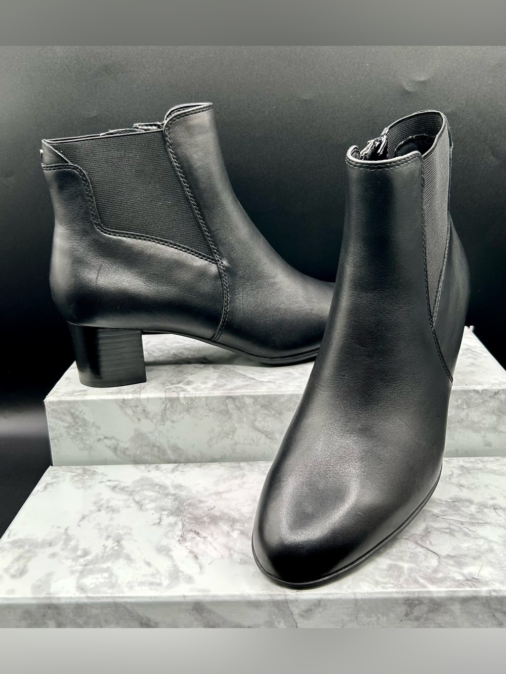 CLARKS Linnae Hi Black Leather Ankle Boots -Block Heel. Size 8.5